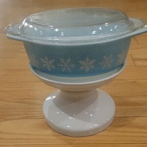 Vintage Pyrex 043 Turquoise Snowflake 1.5 Casserole Dish